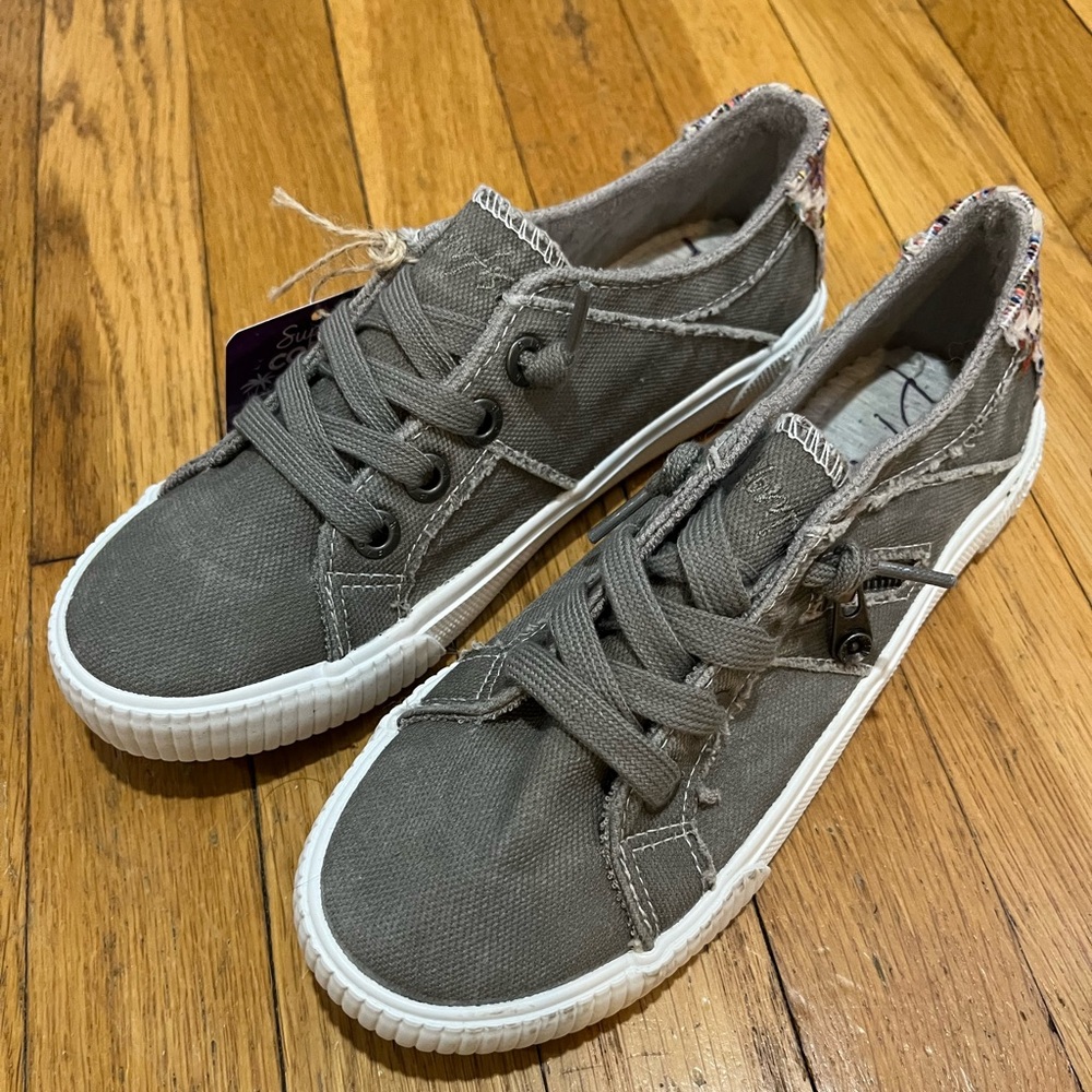 Blowfish sneakers size 6.5 NWT
